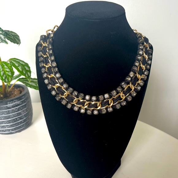 Black and gold necklace - Picture 1 of 3